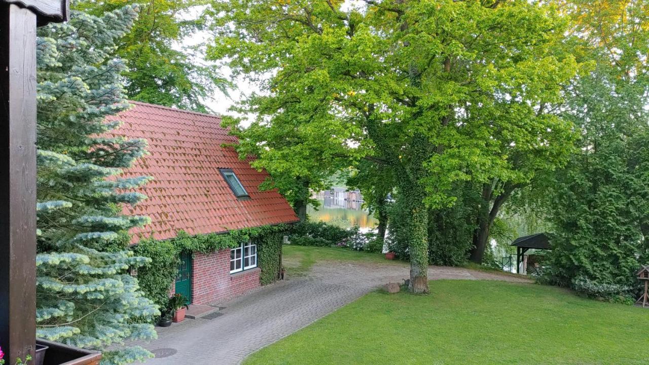 4 Sterne-Haus Am See Waren  Eksteriør billede